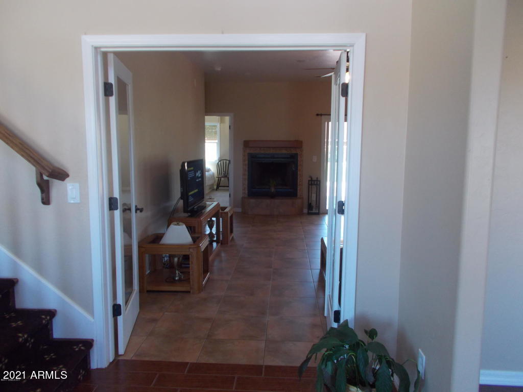 CANYON DE FLORES PHASE 2E - Residential Lease