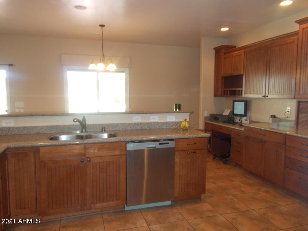 CANYON DE FLORES PHASE 2E - Residential Lease