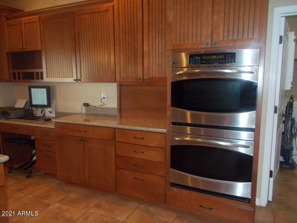 CANYON DE FLORES PHASE 2E - Residential Lease