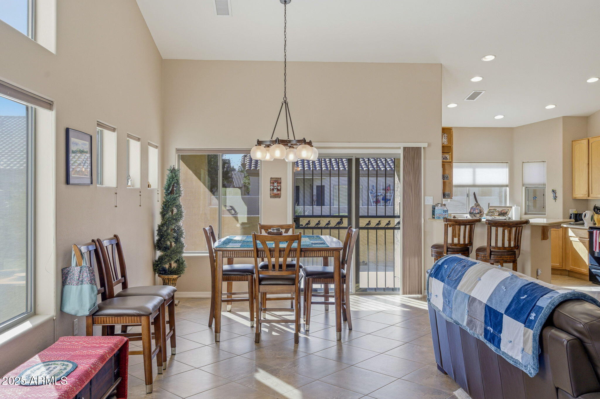 1535 E MELROSE Drive