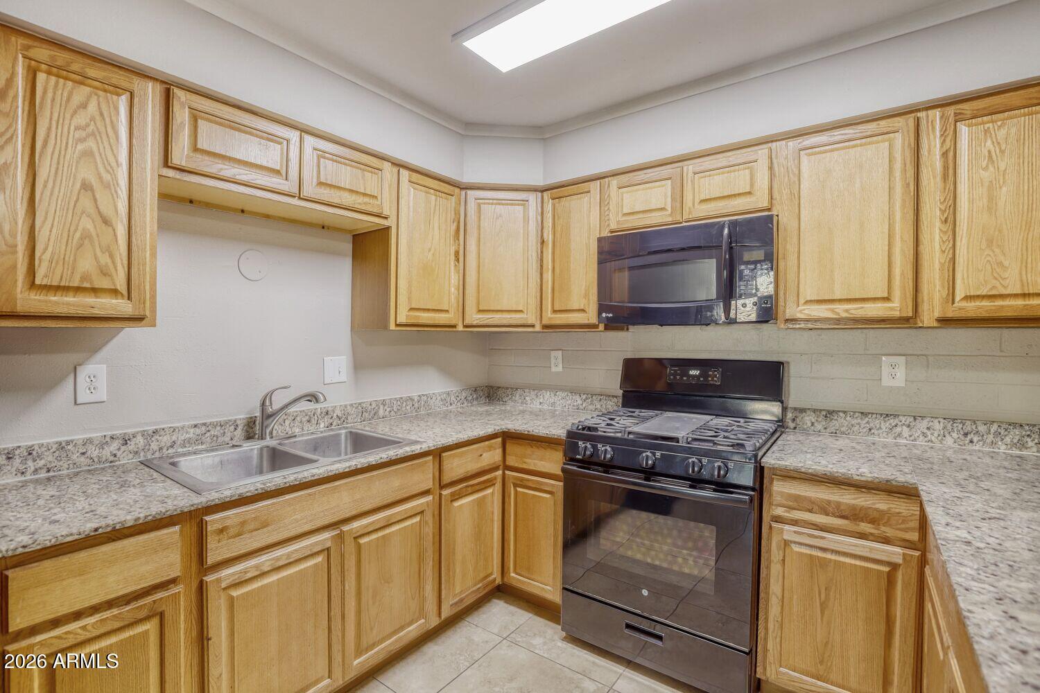 1649 W PUEBLO Avenue