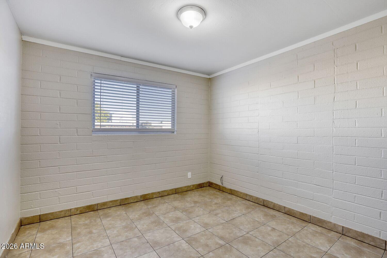 1649 W PUEBLO Avenue