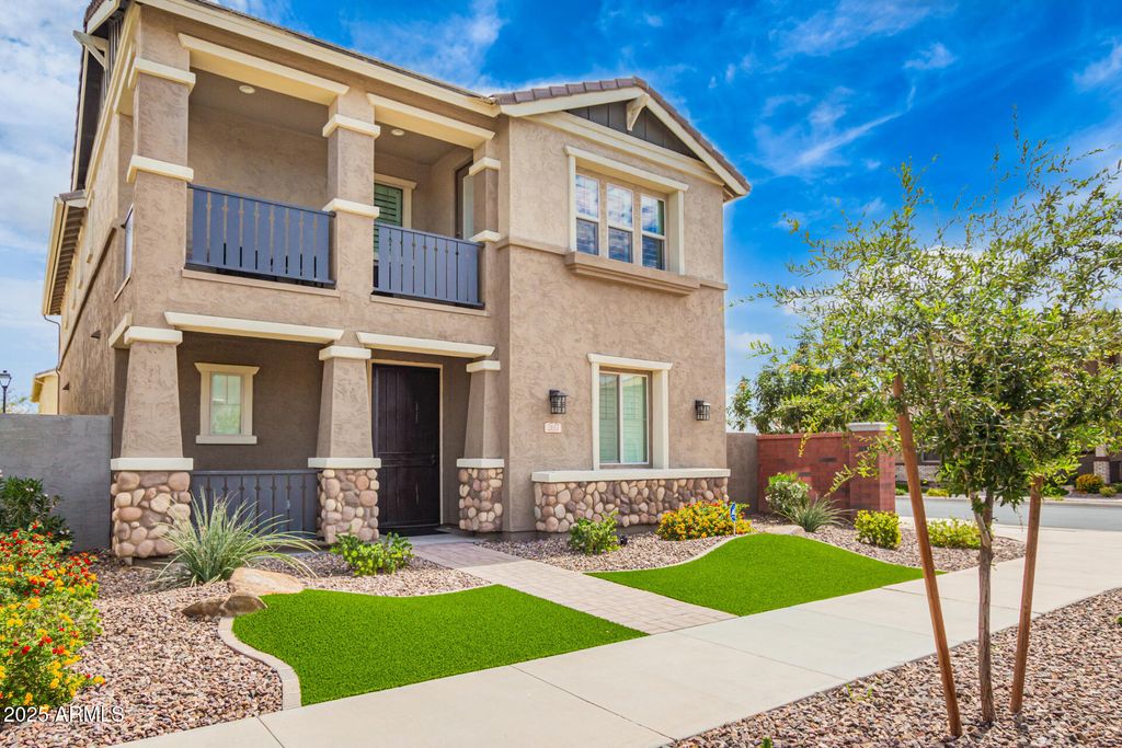 Photo of 2617 S Entwistle Street, Gilbert, AZ 85295 (MLS # 6924114)