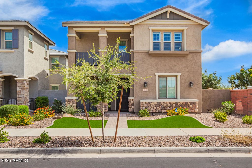 Photo of 2617 S Entwistle Street, Gilbert, AZ 85295 (MLS # 6924114)