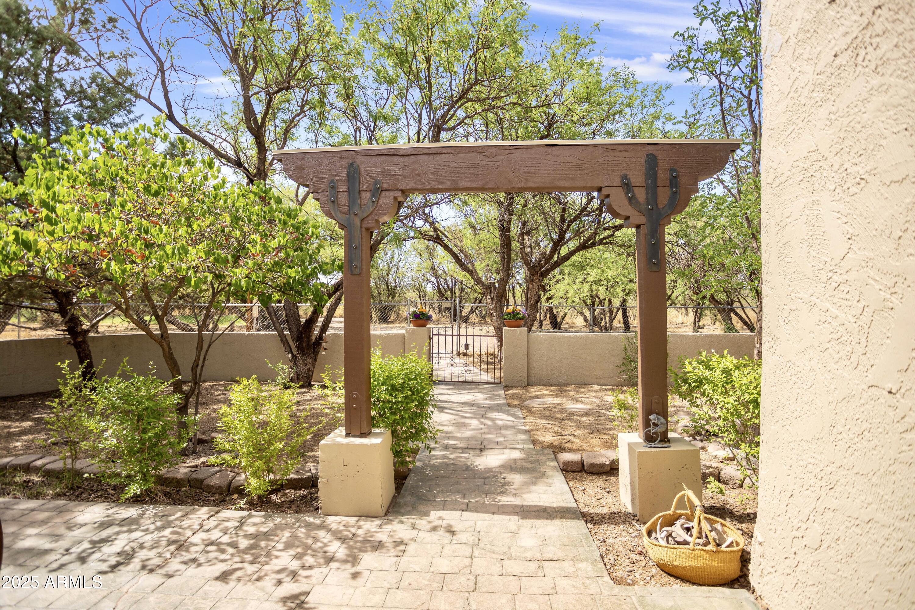 1366 E COTTONWOOD Lane