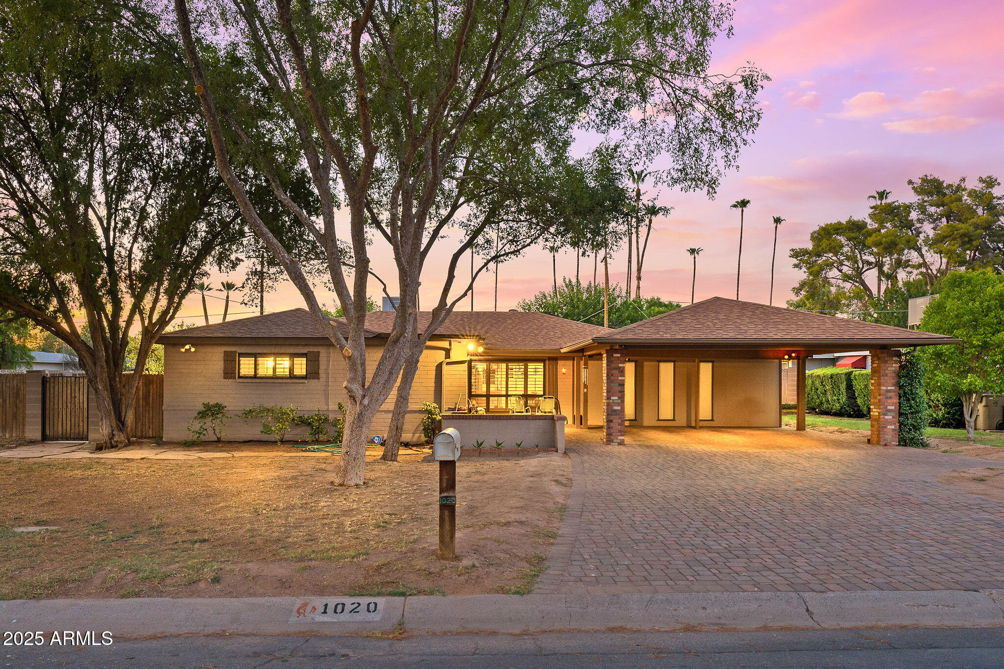 1020 W ORANGEWOOD Avenue