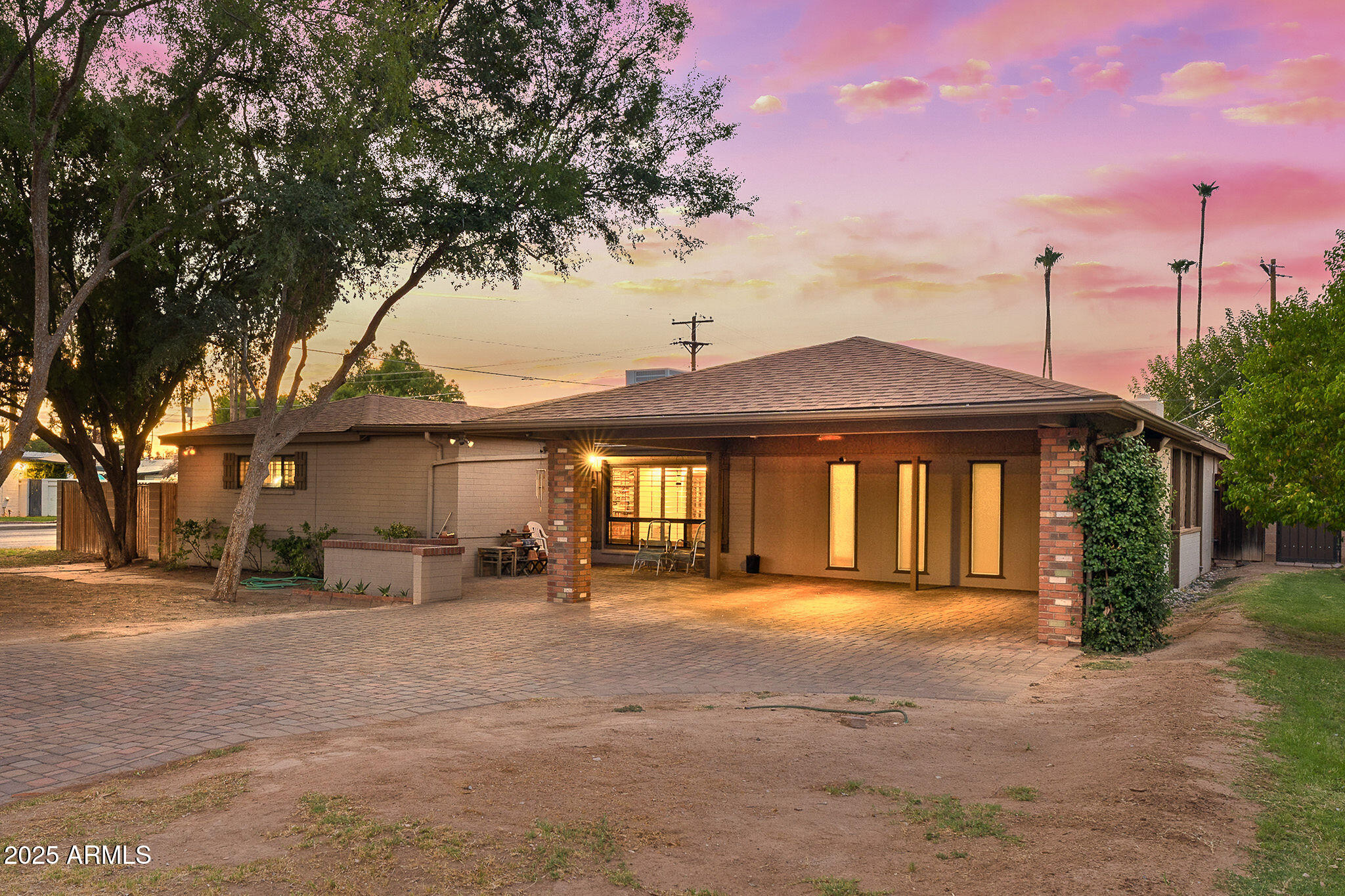 1020 W ORANGEWOOD Avenue