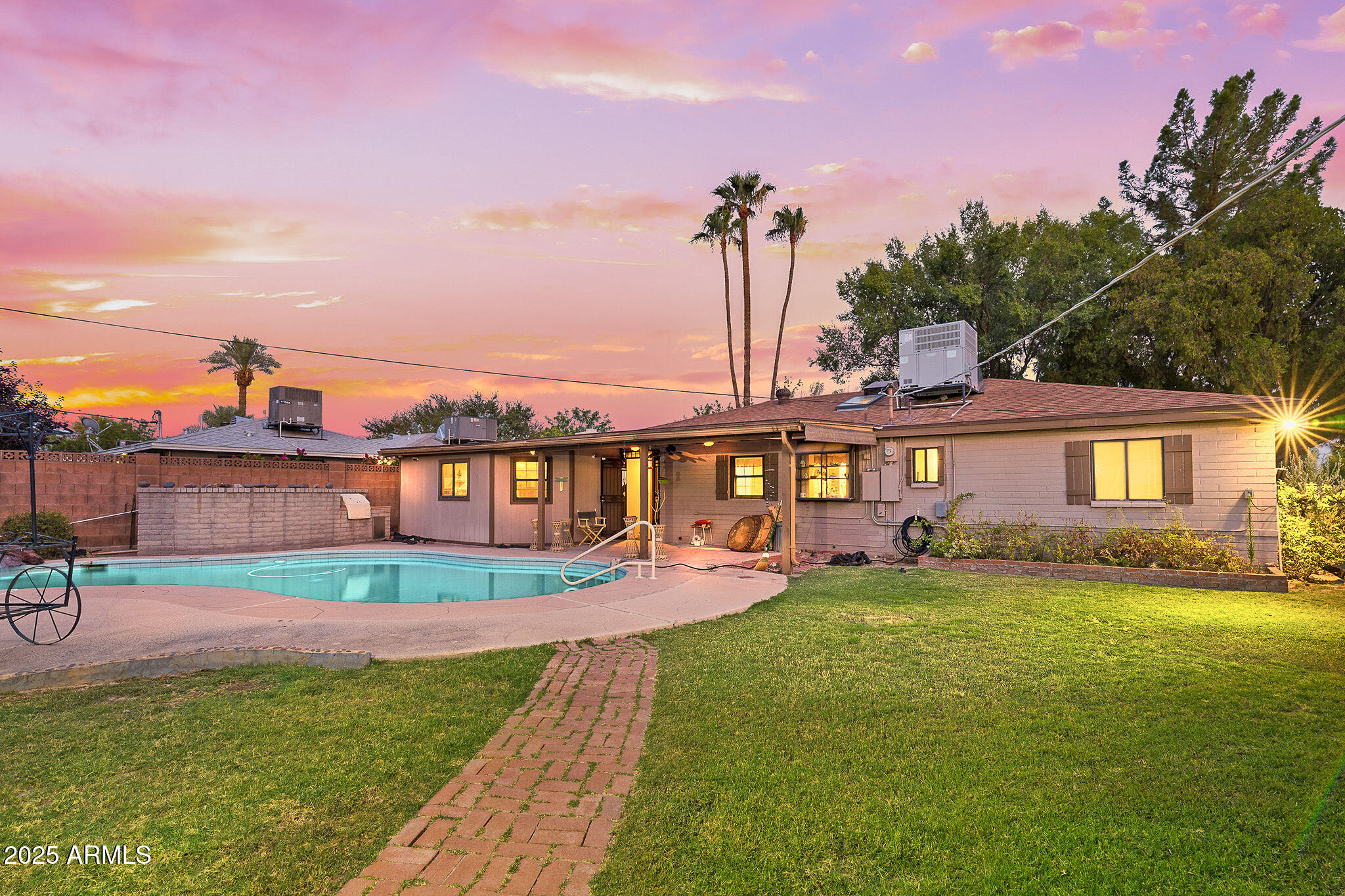 1020 W ORANGEWOOD Avenue