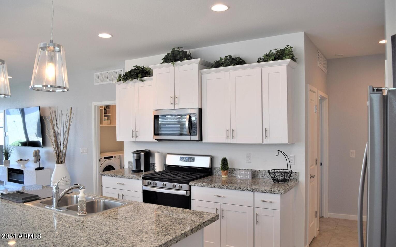 3722 E HAFLINGER Road