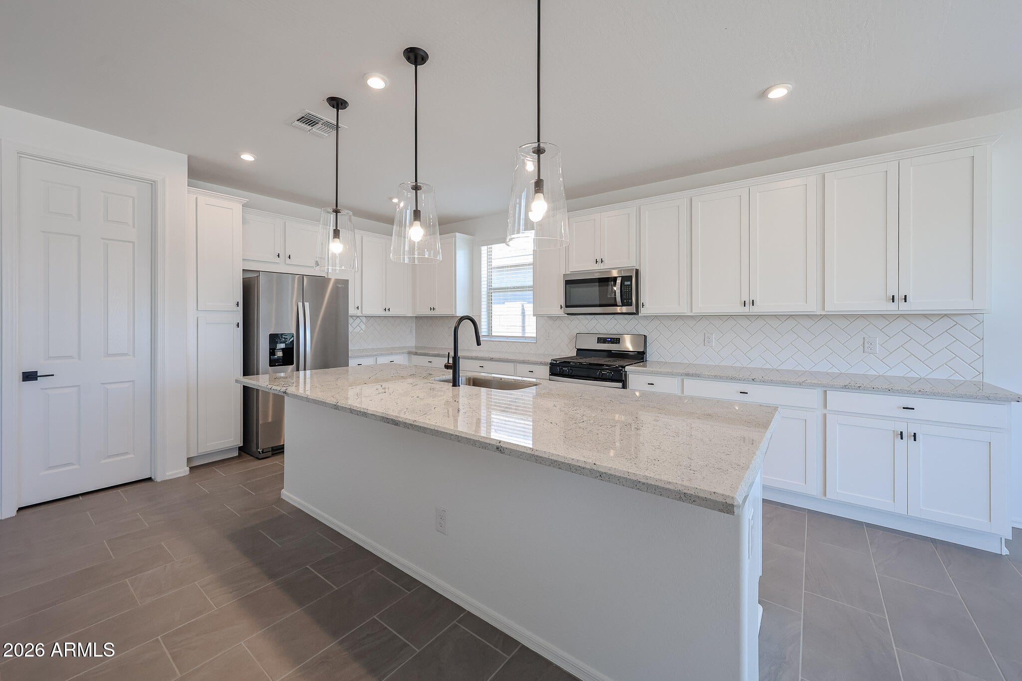 19020 W STELLA Avenue