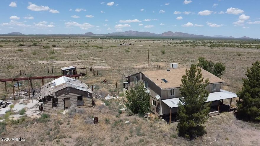 Fixer upper on a great lot in Elfrida AZ.