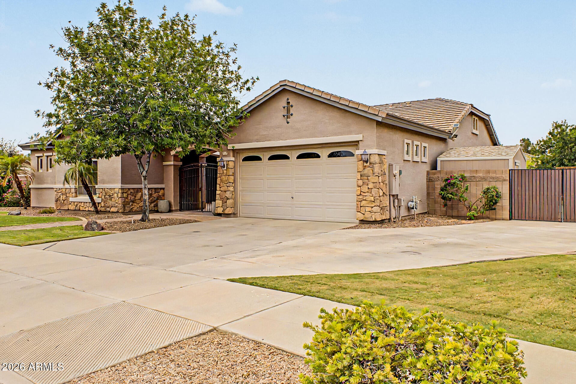 19006 E ARROWHEAD Trail
