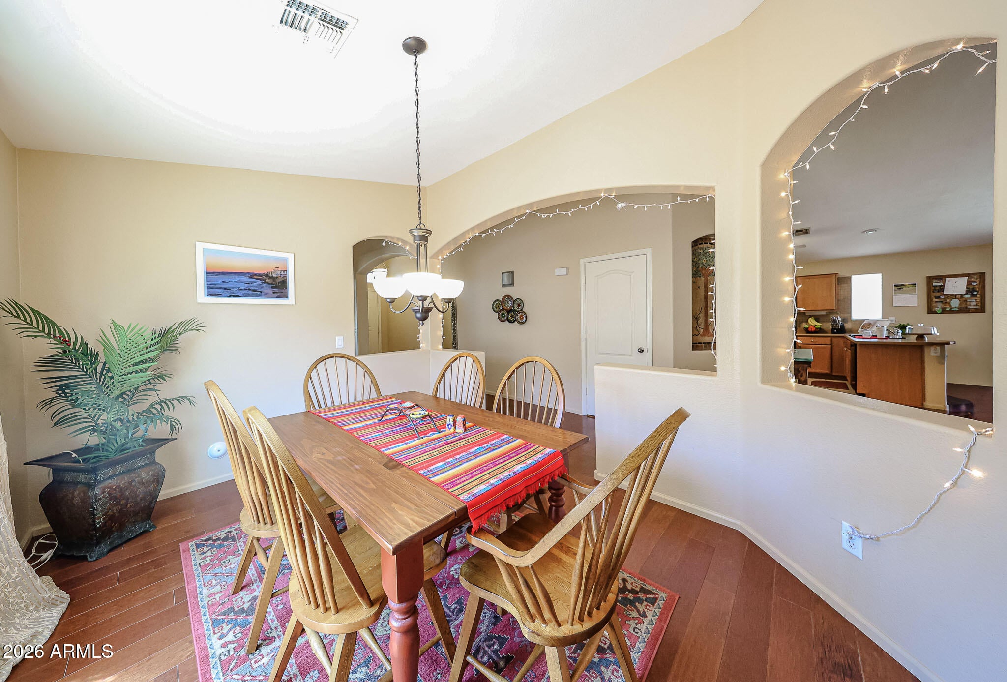 136 W DEXTER Way