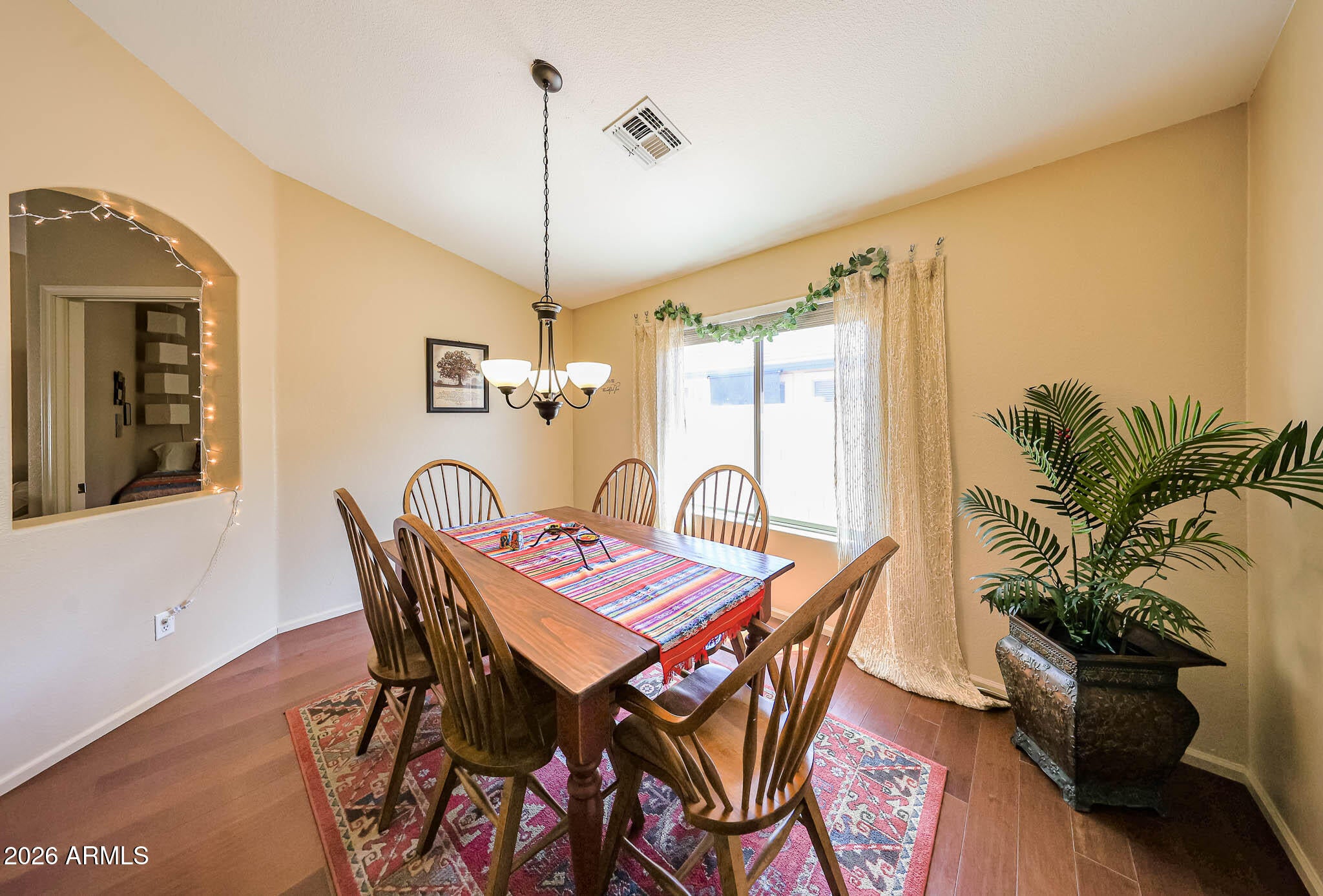 136 W DEXTER Way
