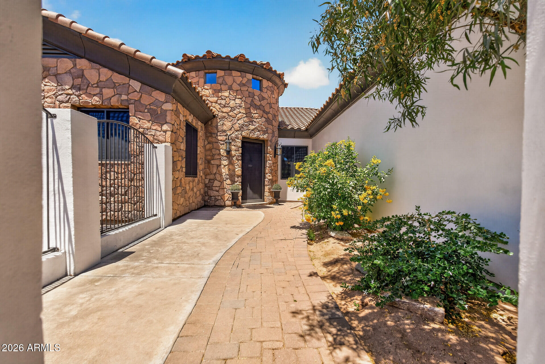 3012 W SOUTH MOUNTAIN Avenue