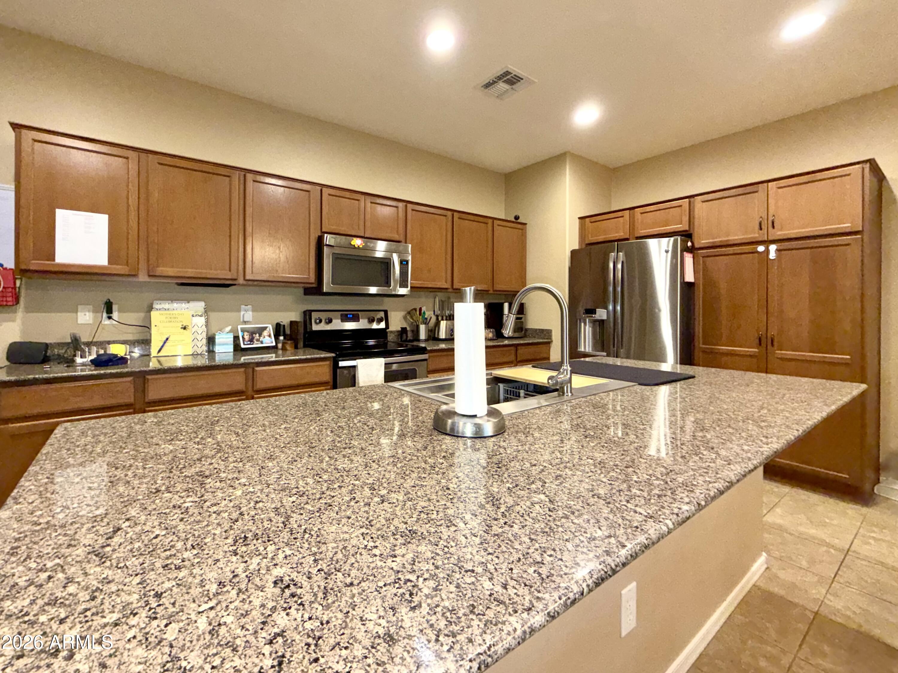 3230 E ROCHELLE Street