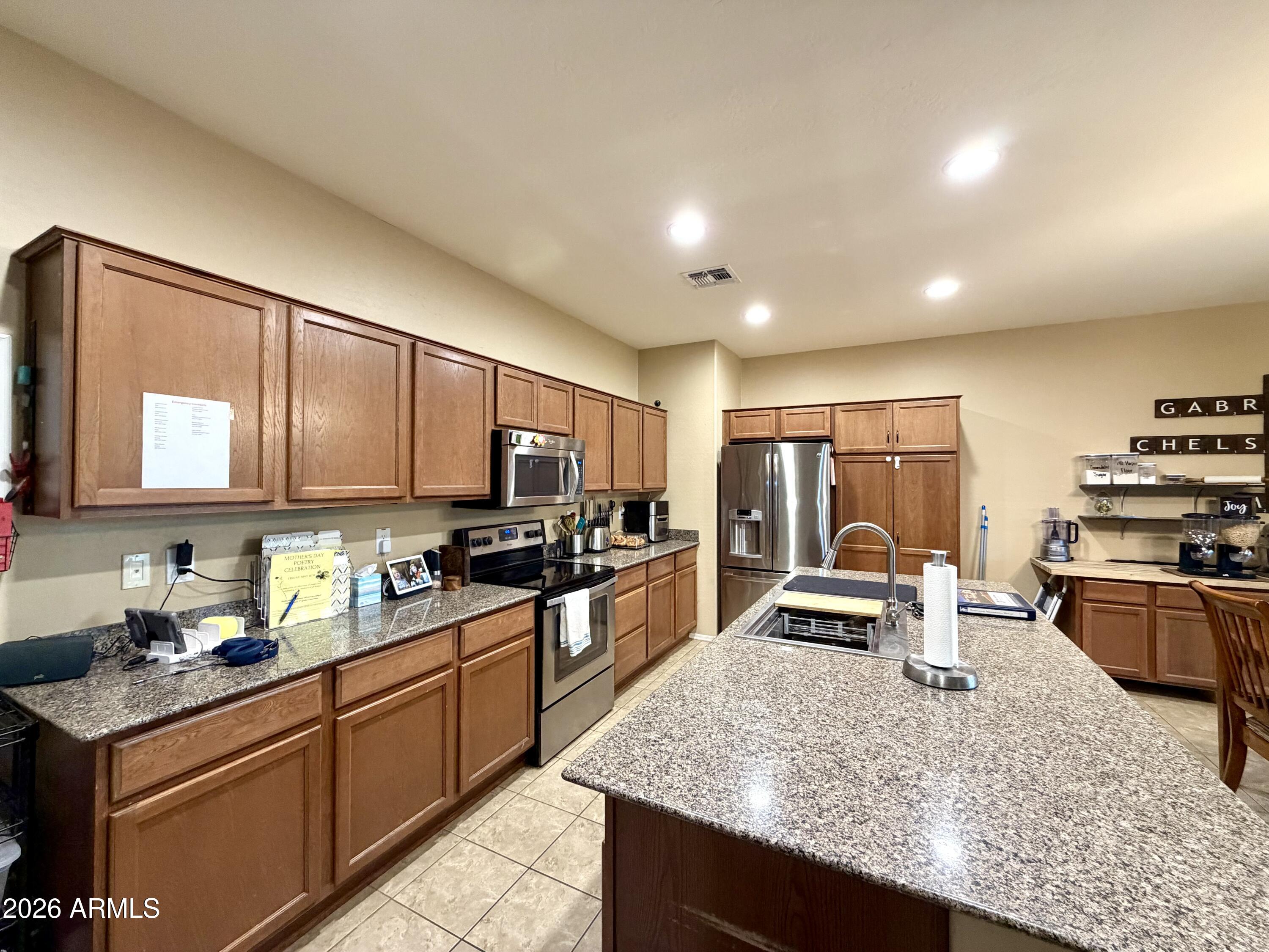 3230 E ROCHELLE Street