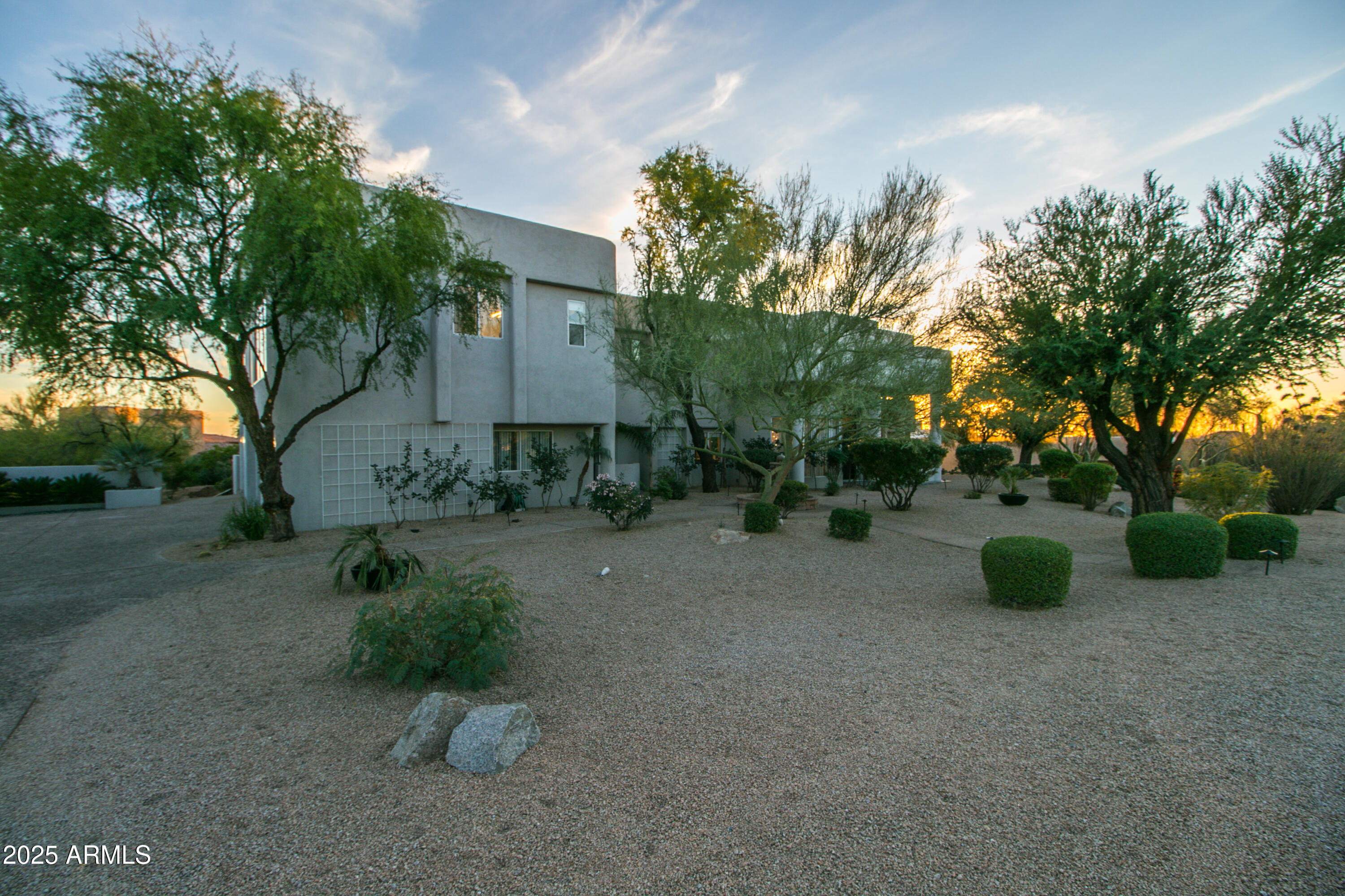 9363 E CALLE DE LAS BRISAS --