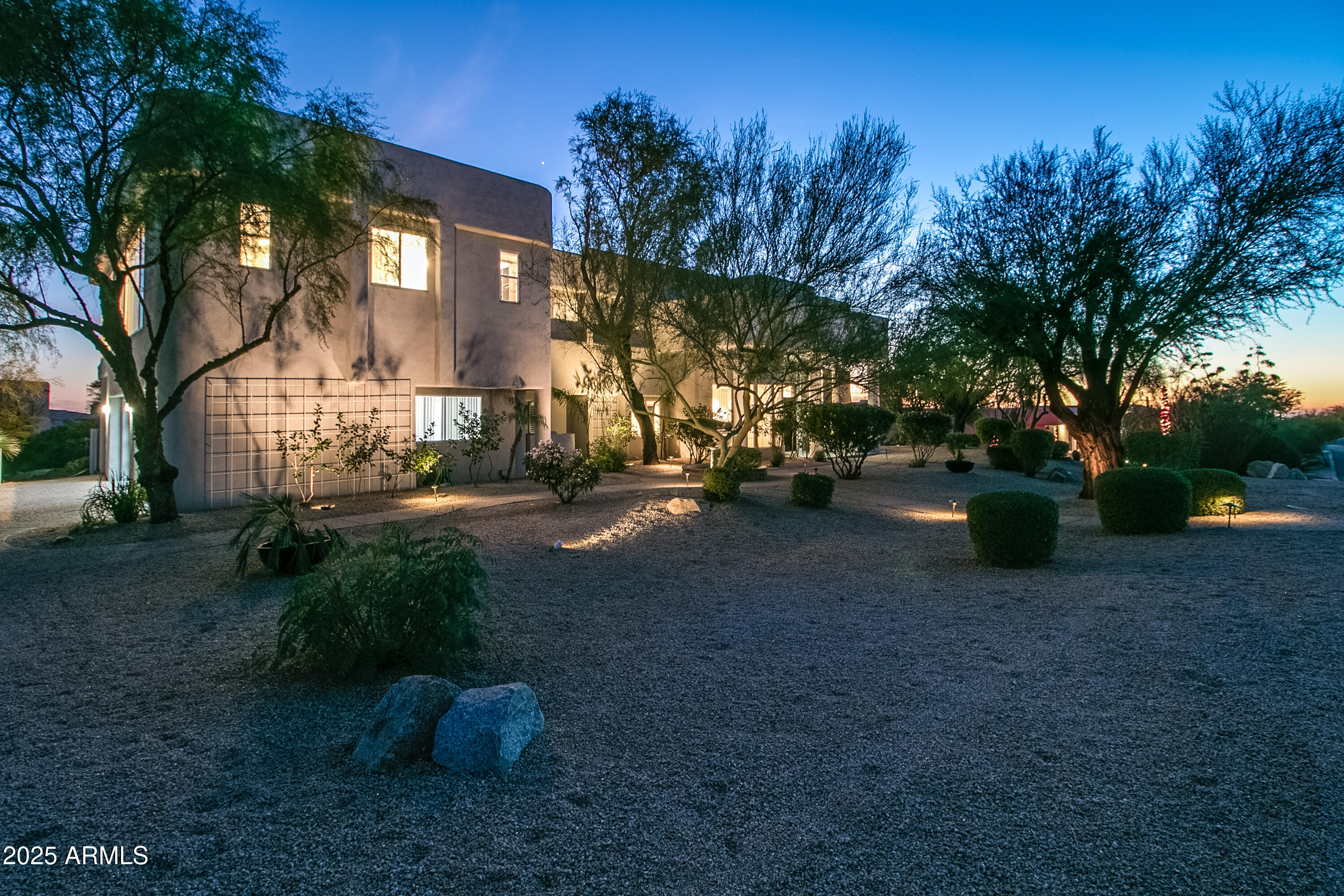 9363 E CALLE DE LAS BRISAS --