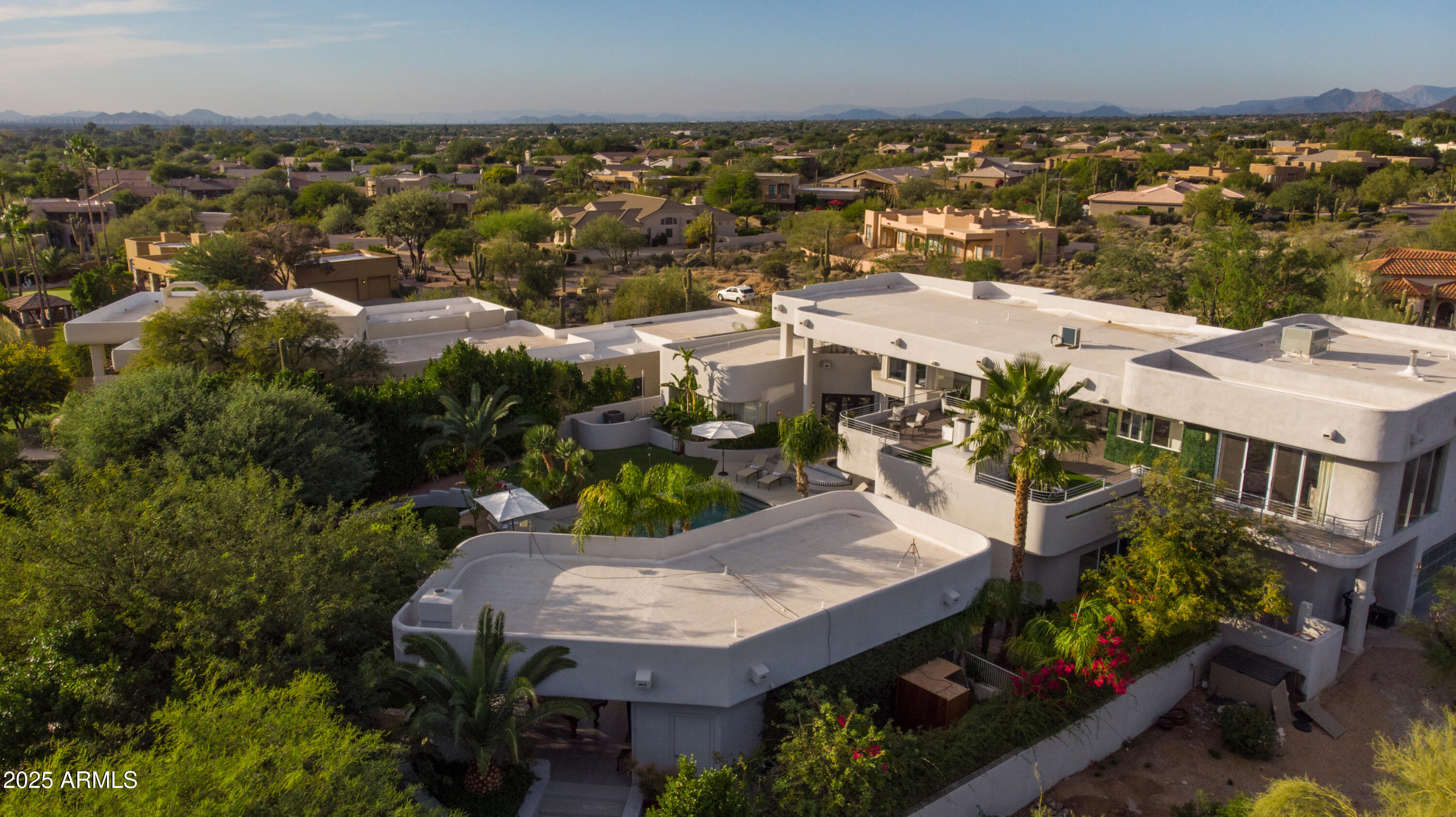 9363 E CALLE DE LAS BRISAS --