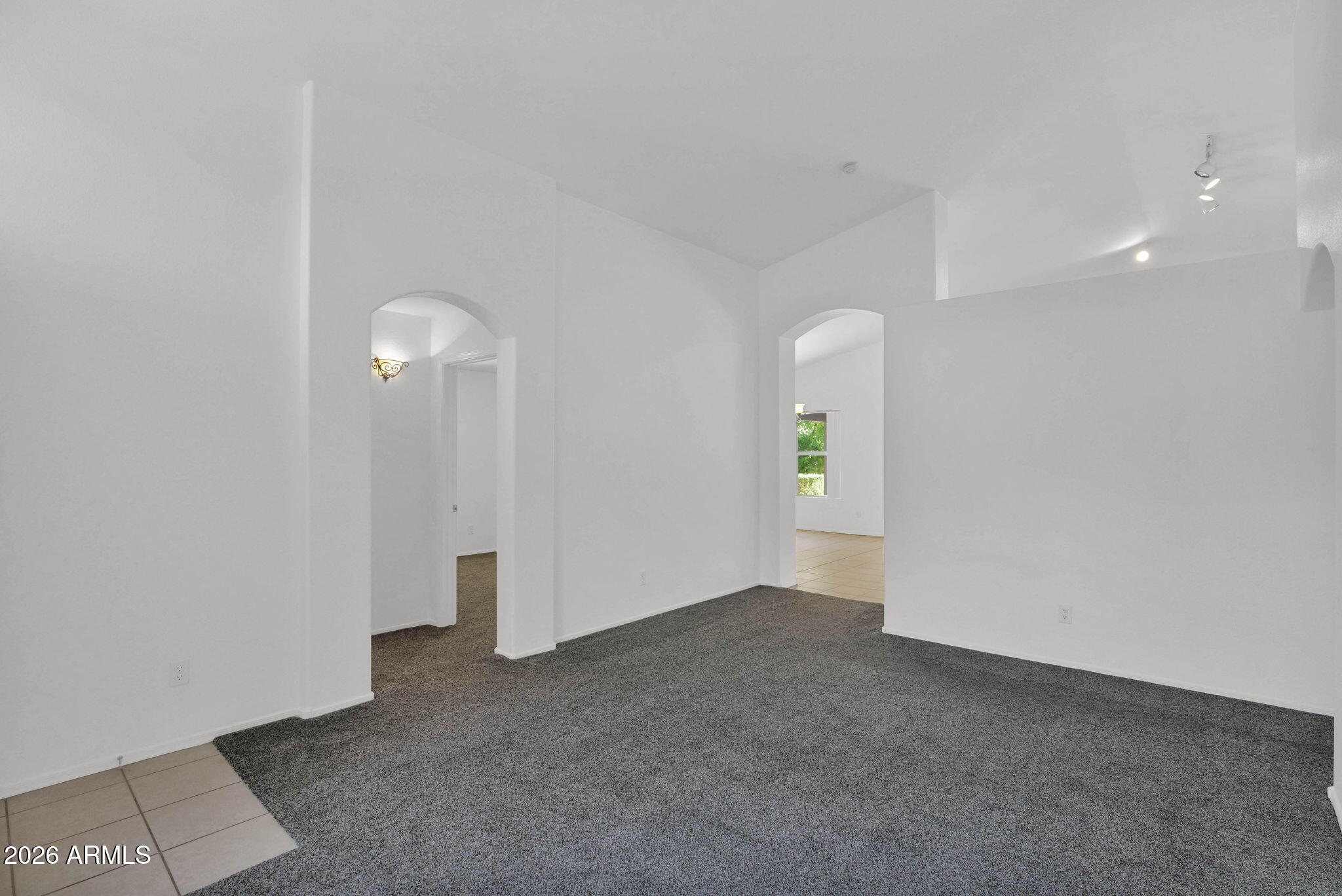 2633 S VINEYARD --