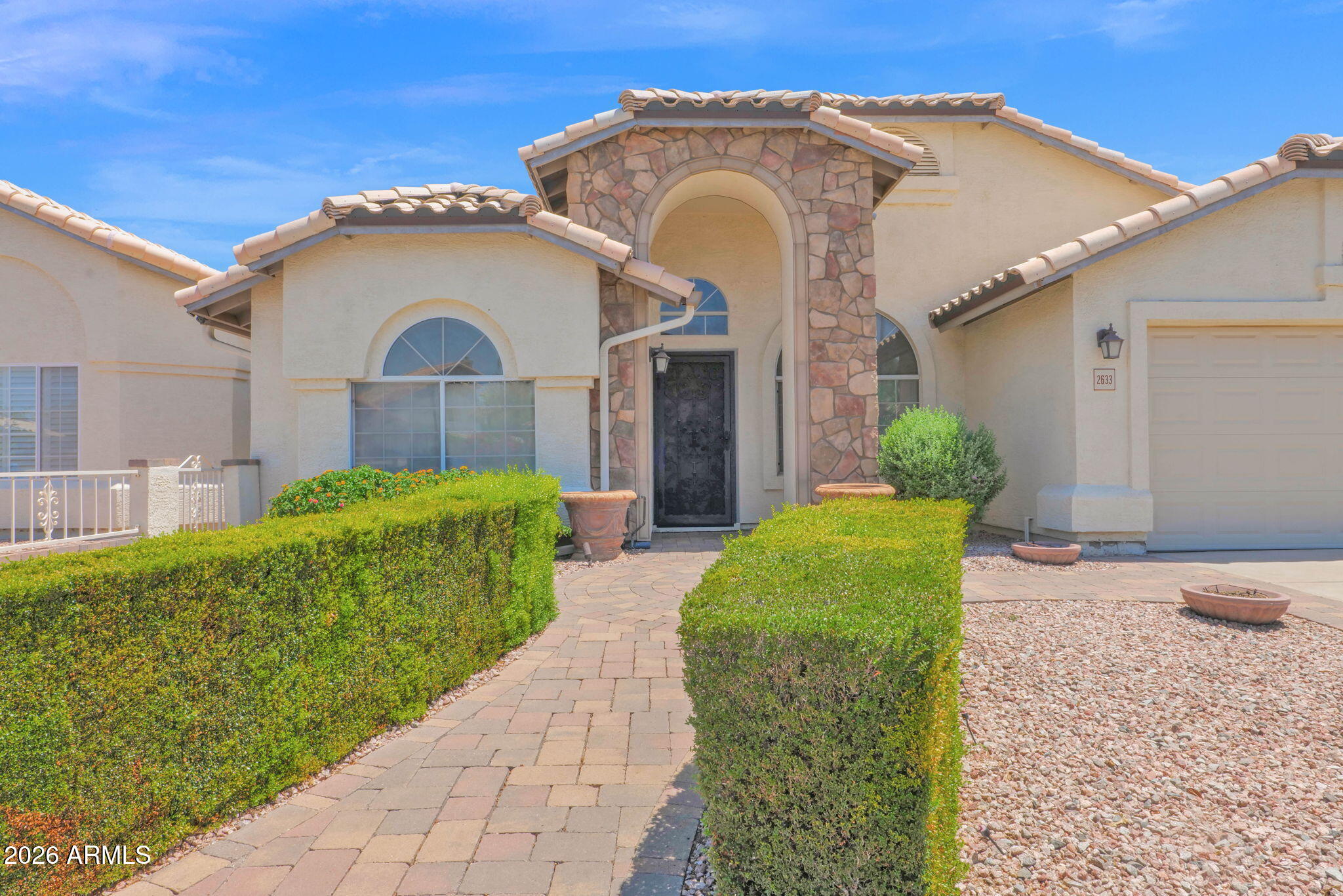 2633 S VINEYARD --