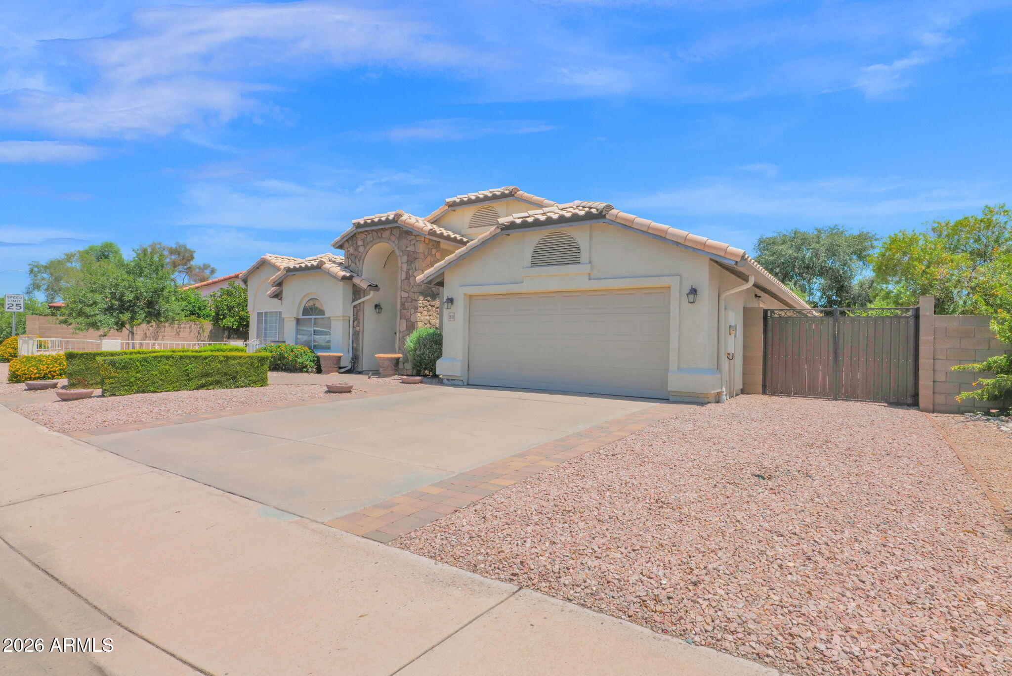 2633 S VINEYARD --