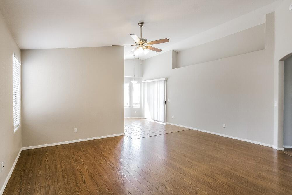 2613 N Silverado
