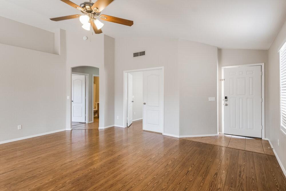 2613 N Silverado