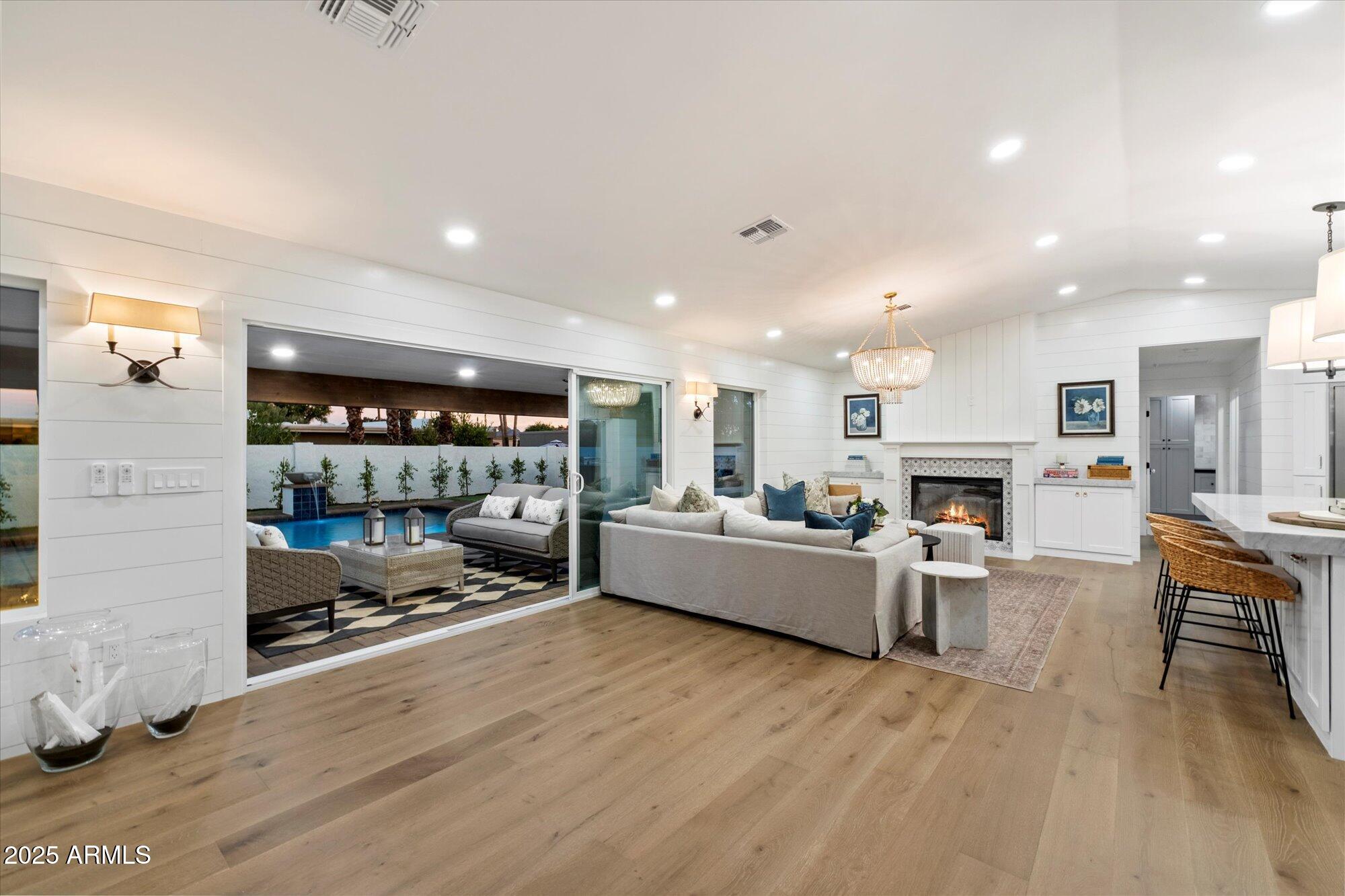 5419 E Everett Drive