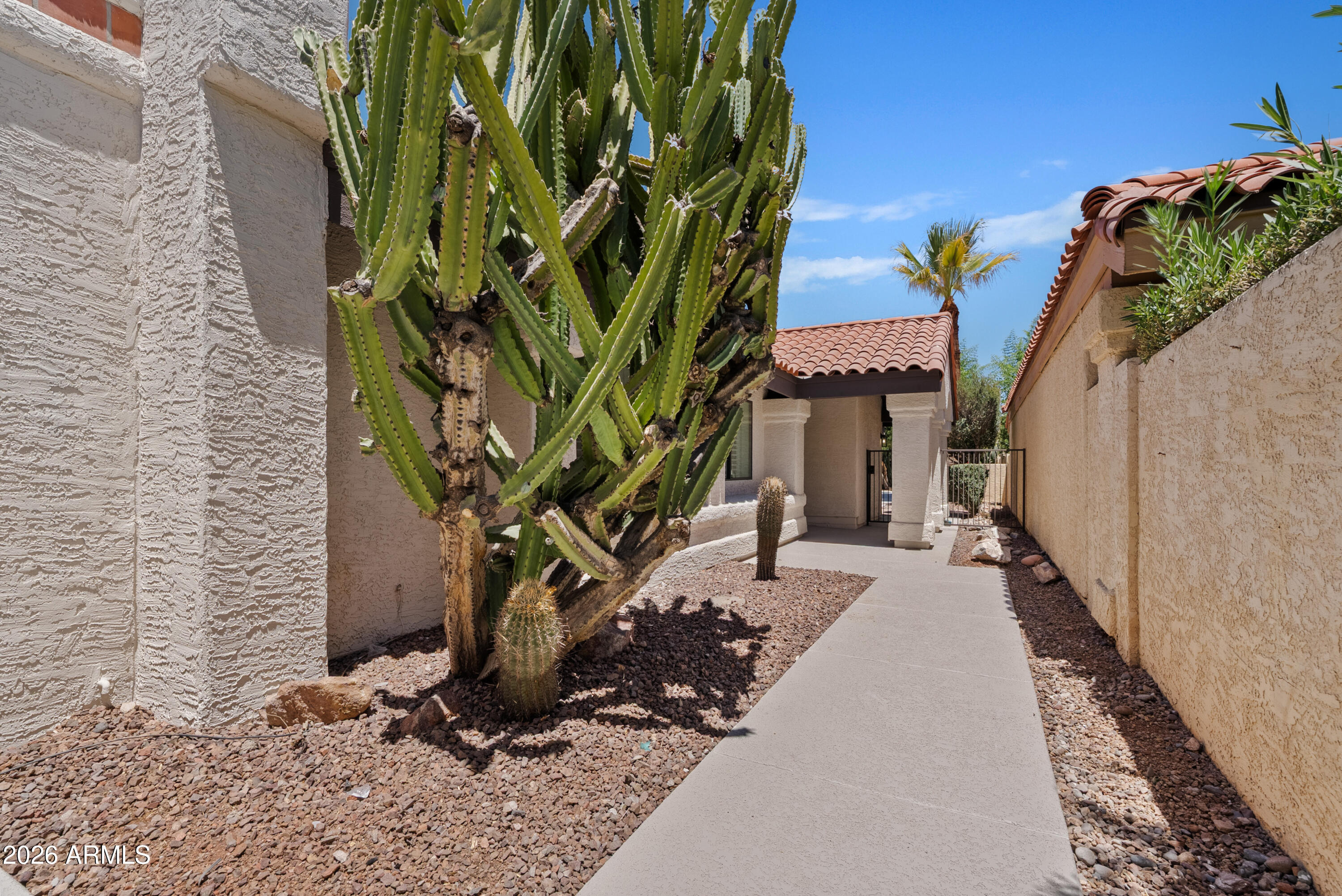 10008 E SUNNYSLOPE Lane