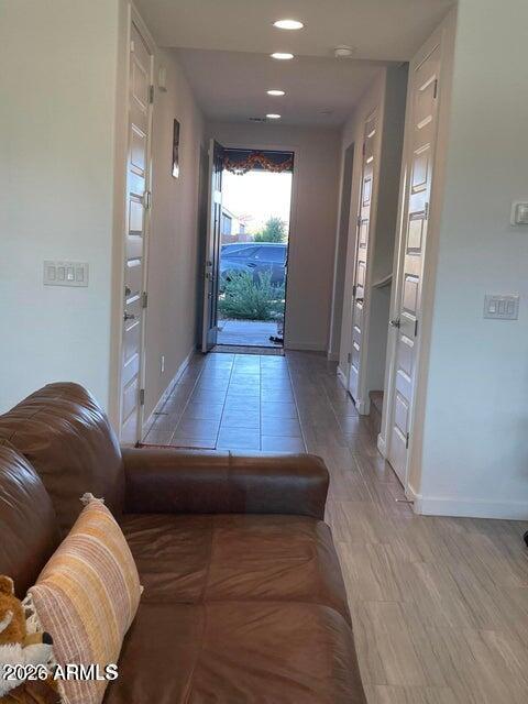 9115 W GLENROSA Avenue