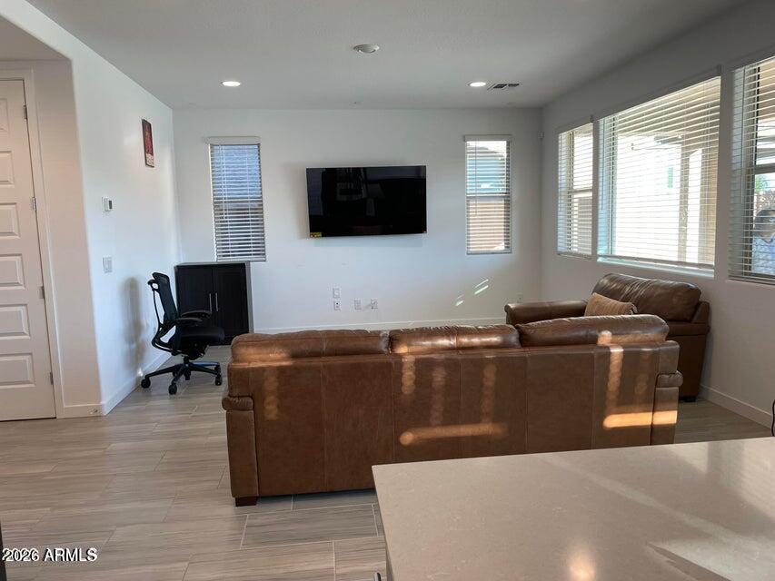 9115 W GLENROSA Avenue