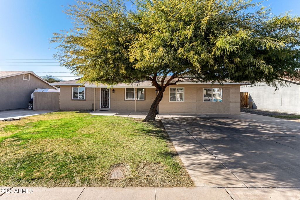 Photo of 7630 N 42nd Lane, Phoenix, AZ 85051 (MLS # 6976667)