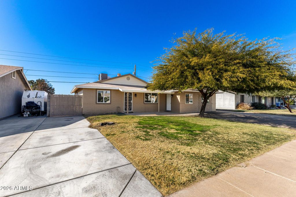 Photo of 7630 N 42nd Lane, Phoenix, AZ 85051 (MLS # 6976667)