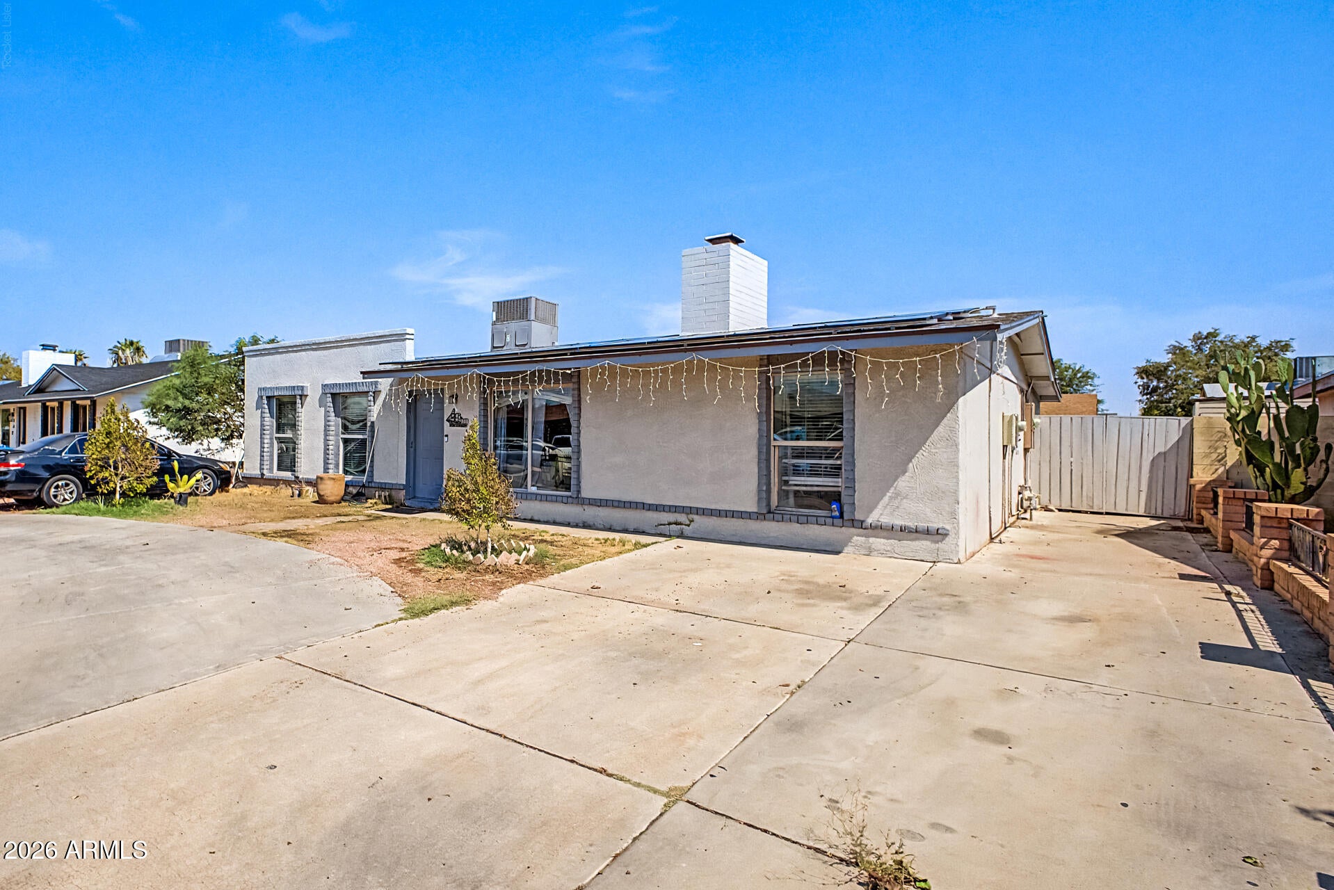 8730 W EARLL Drive