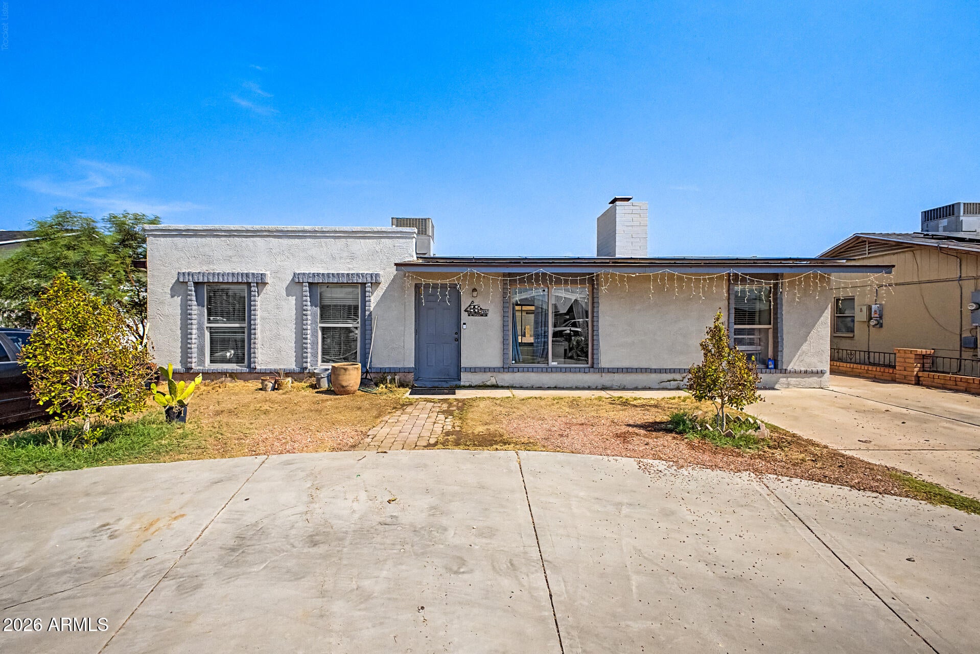 8730 W EARLL Drive