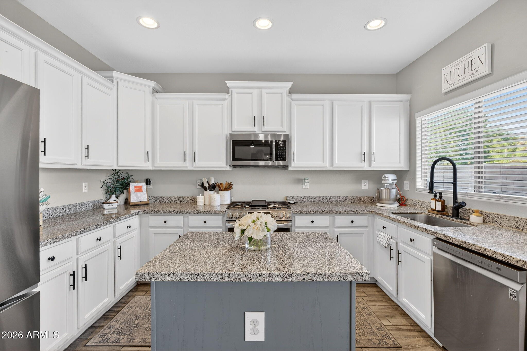 118 W DRAGON TREE Avenue