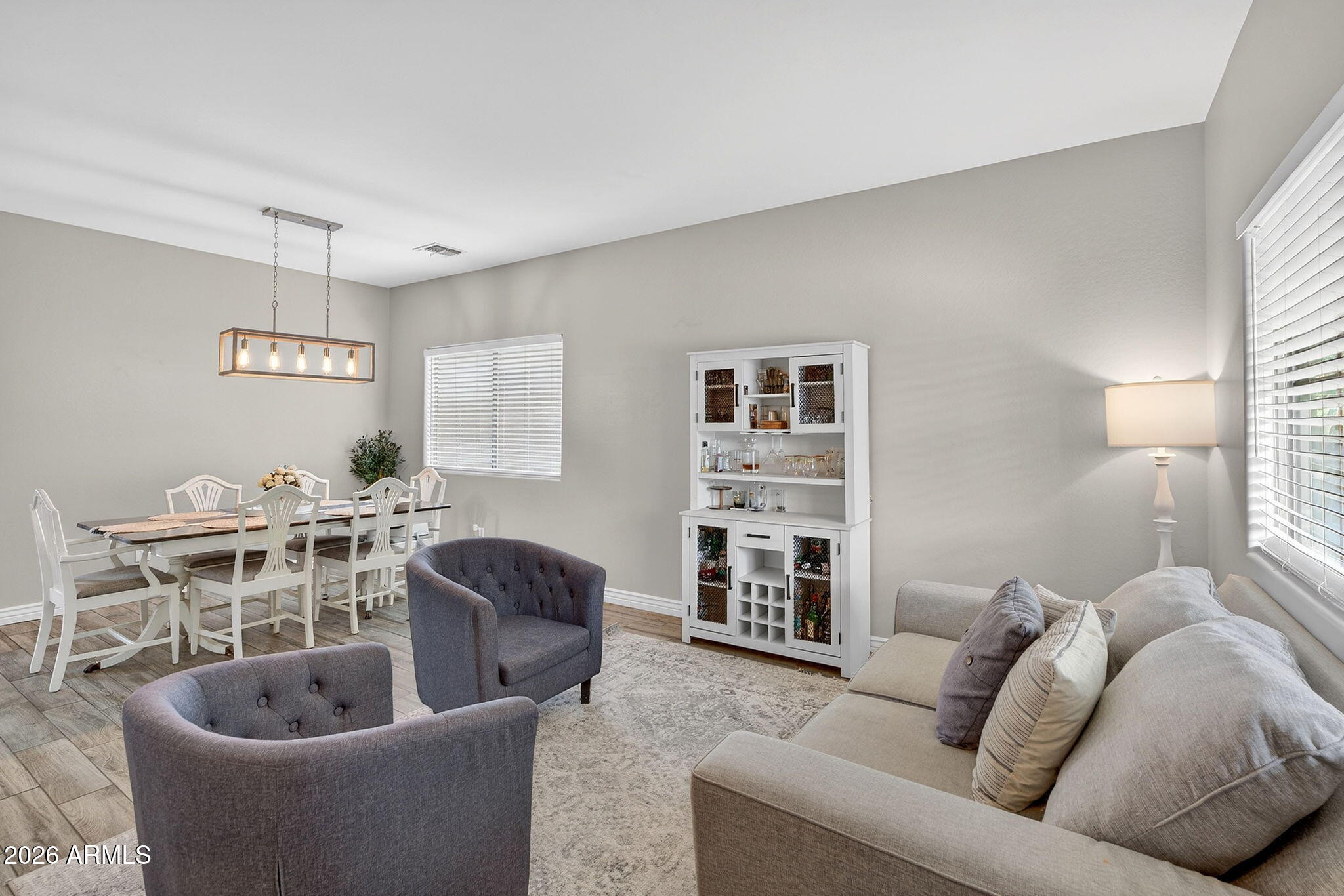 118 W DRAGON TREE Avenue