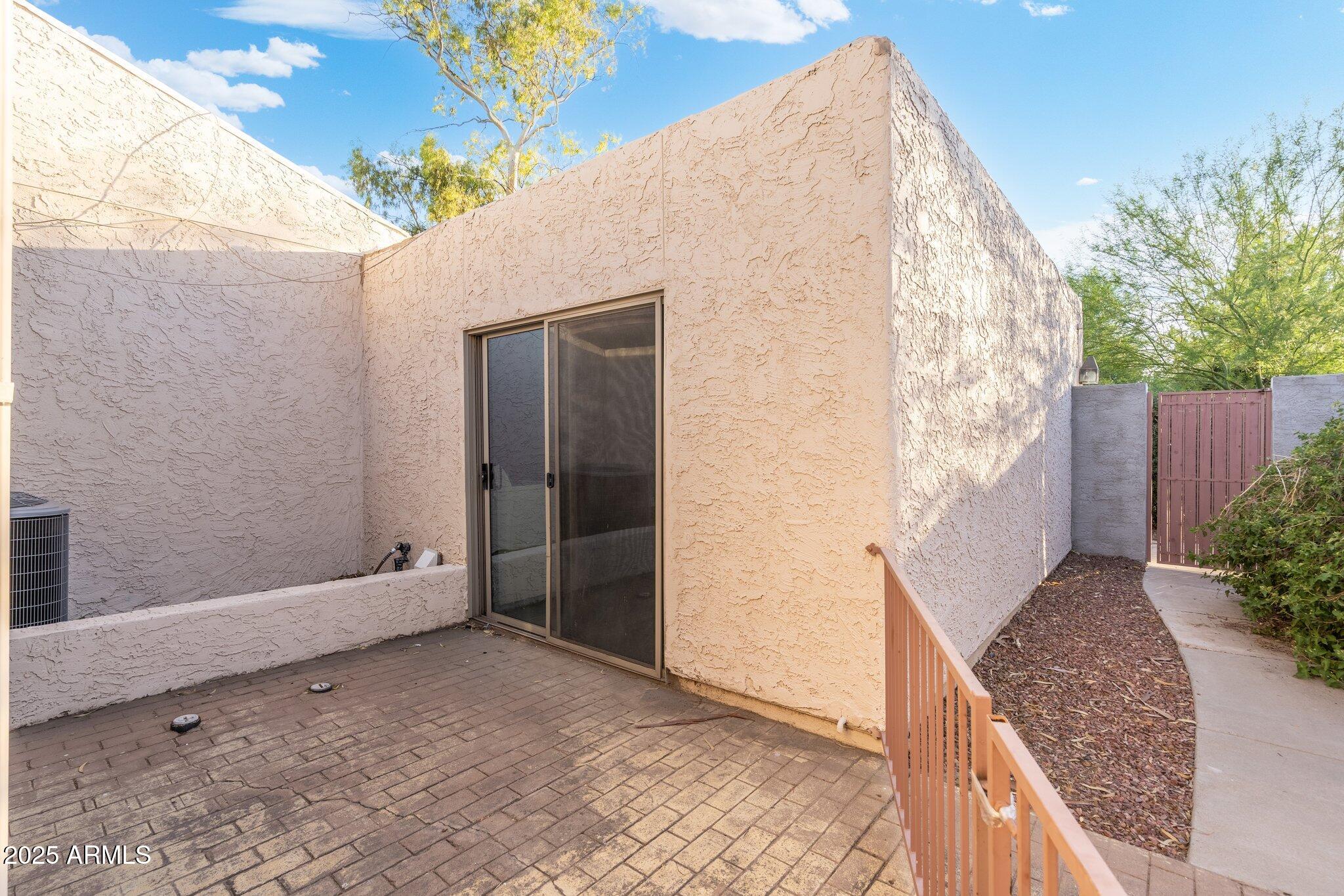 1913 S RIVER Drive