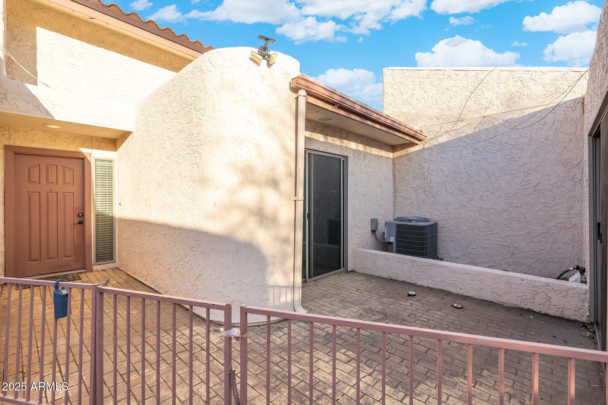 1913 S RIVER Drive