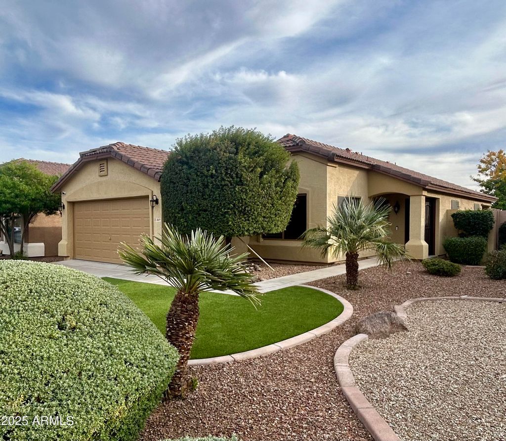 Photo of 3809 W Five Mile Peak Drive, San Tan Valley, AZ 85144 (MLS # 6960274)