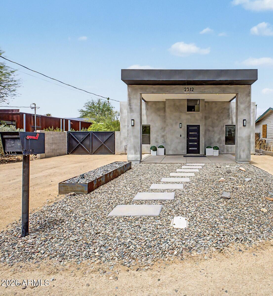 2312 E Curnow Drive