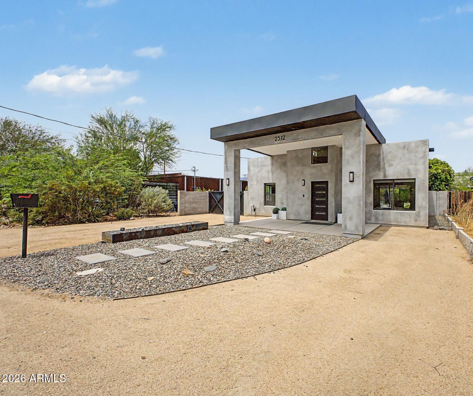 2312 E Curnow Drive