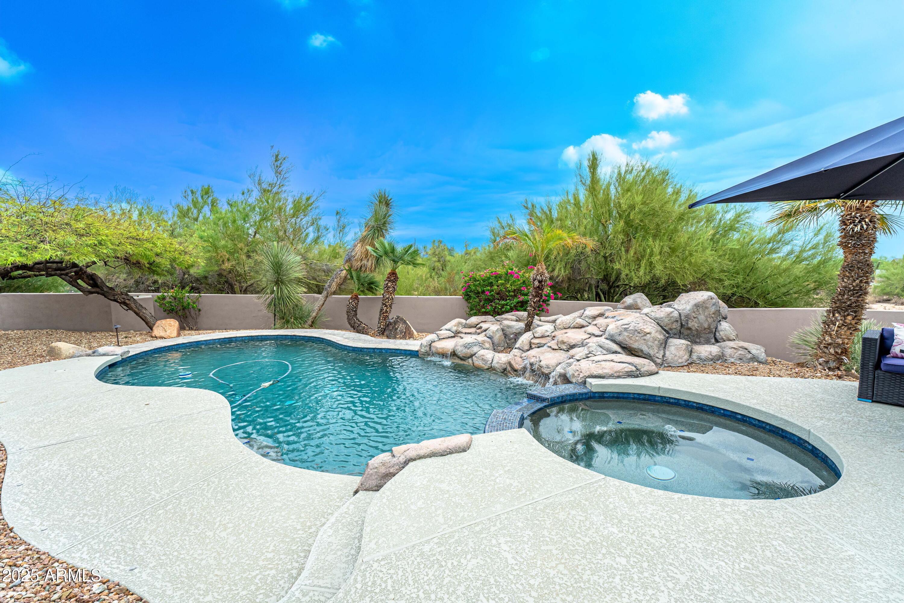 Scottsdale, Arizona 85255, United States, 4 Bedrooms Bedrooms, ,4 BathroomsBathrooms,Residential,Pending,204608