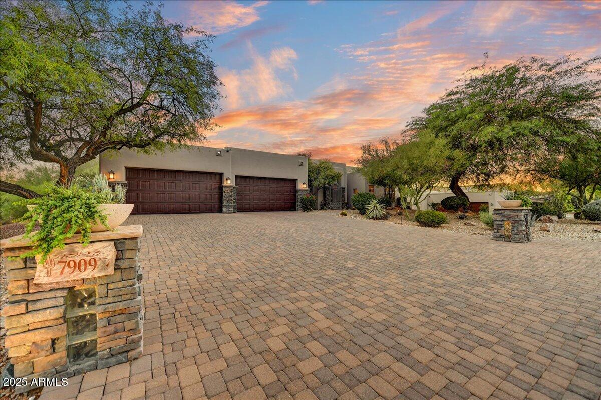 Scottsdale, Arizona 85255, United States, 4 Bedrooms Bedrooms, ,4 BathroomsBathrooms,Residential,Pending,204608