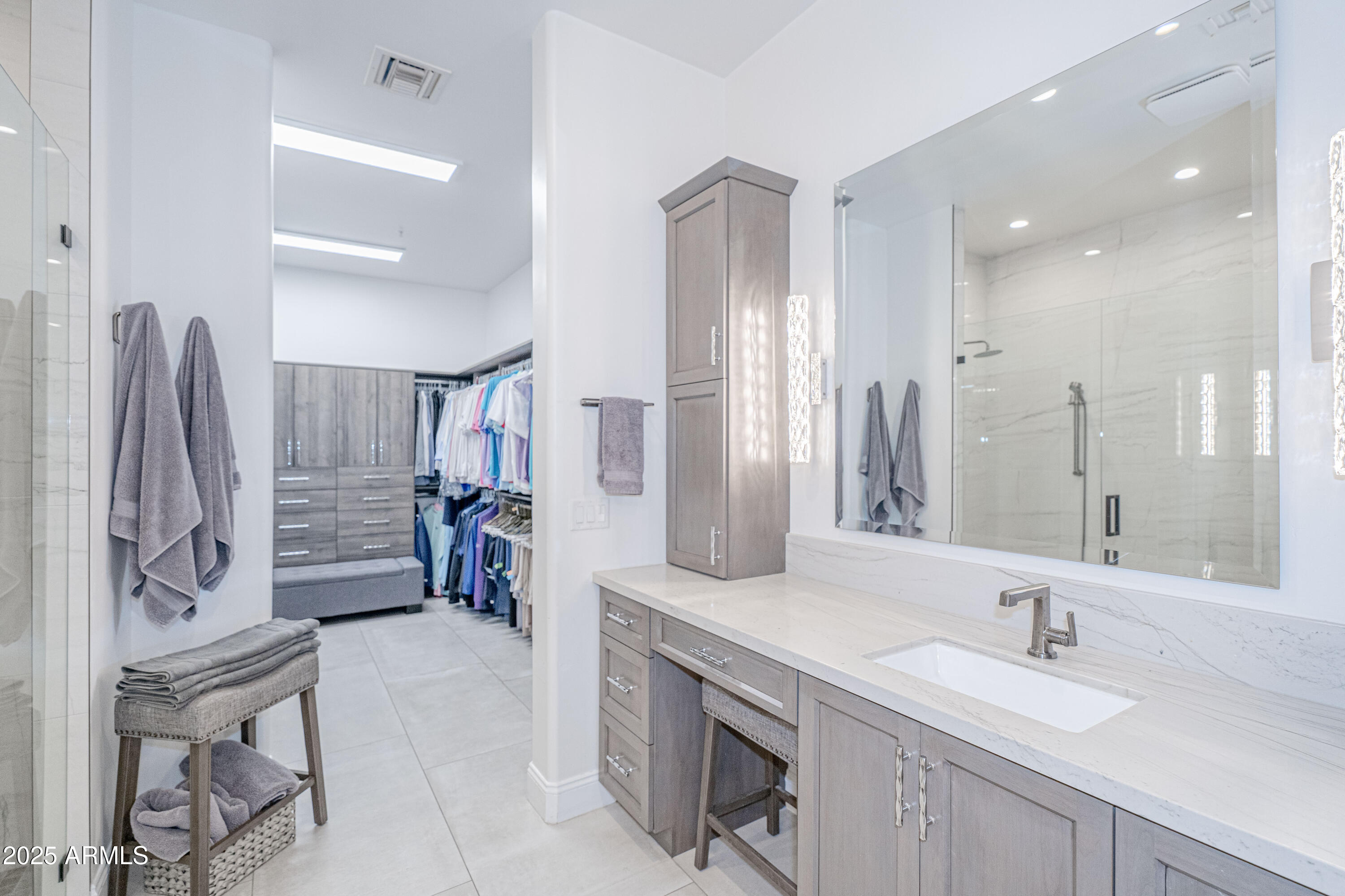 Scottsdale, Arizona 85255, United States, 4 Bedrooms Bedrooms, ,4 BathroomsBathrooms,Residential,Pending,204608