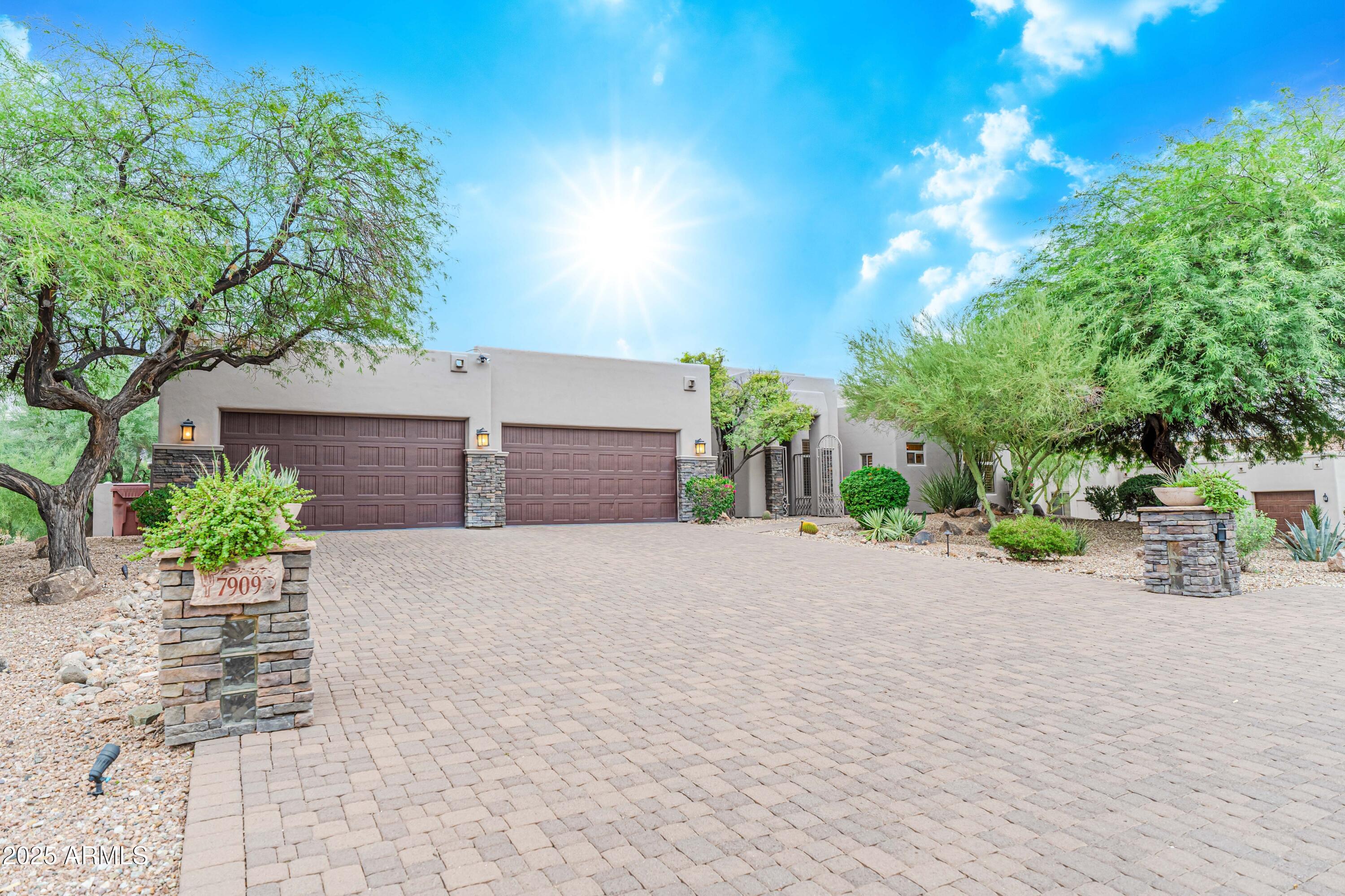 Scottsdale, Arizona 85255, United States, 4 Bedrooms Bedrooms, ,4 BathroomsBathrooms,Residential,Pending,204608