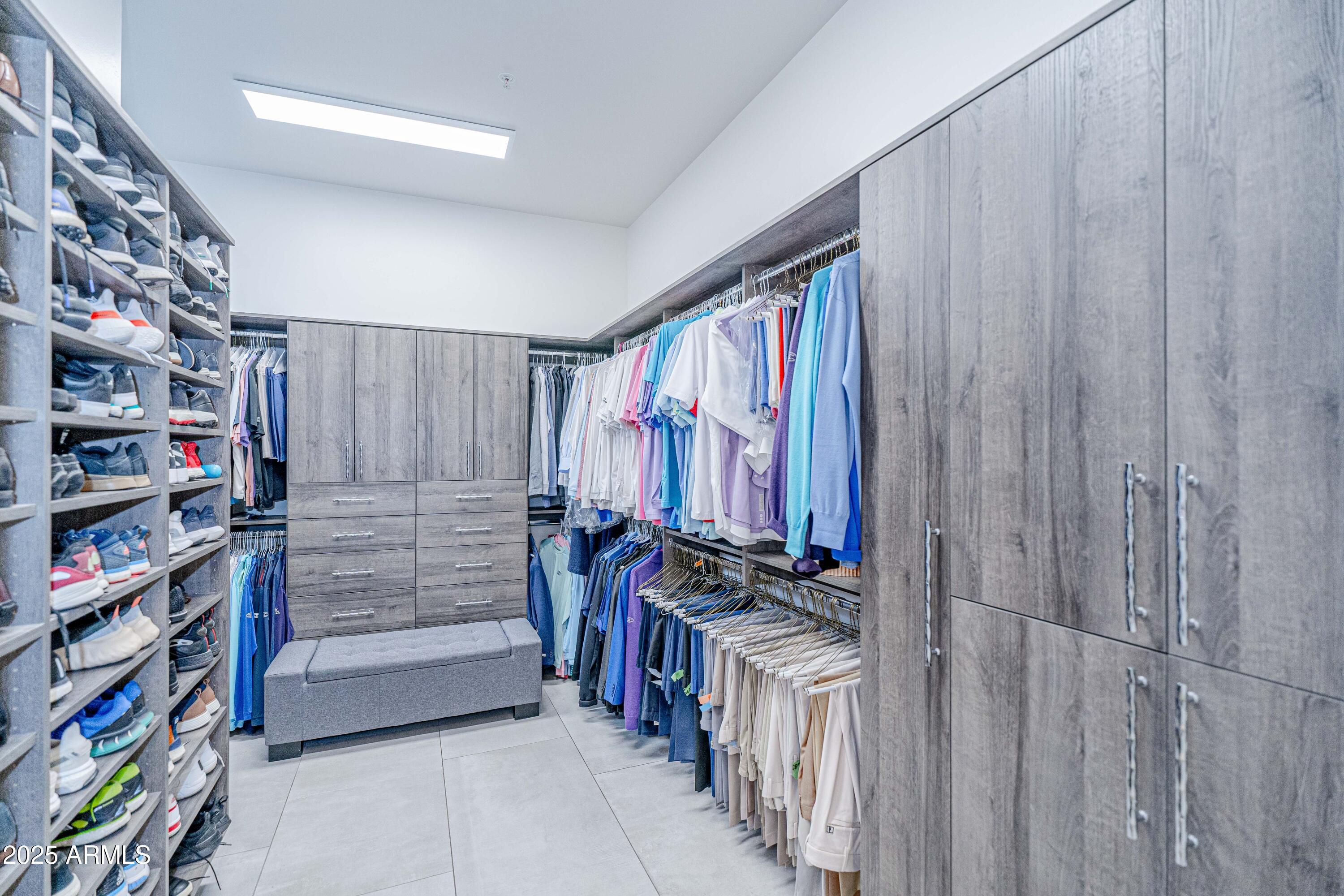 Scottsdale, Arizona 85255, United States, 4 Bedrooms Bedrooms, ,4 BathroomsBathrooms,Residential,Pending,204608