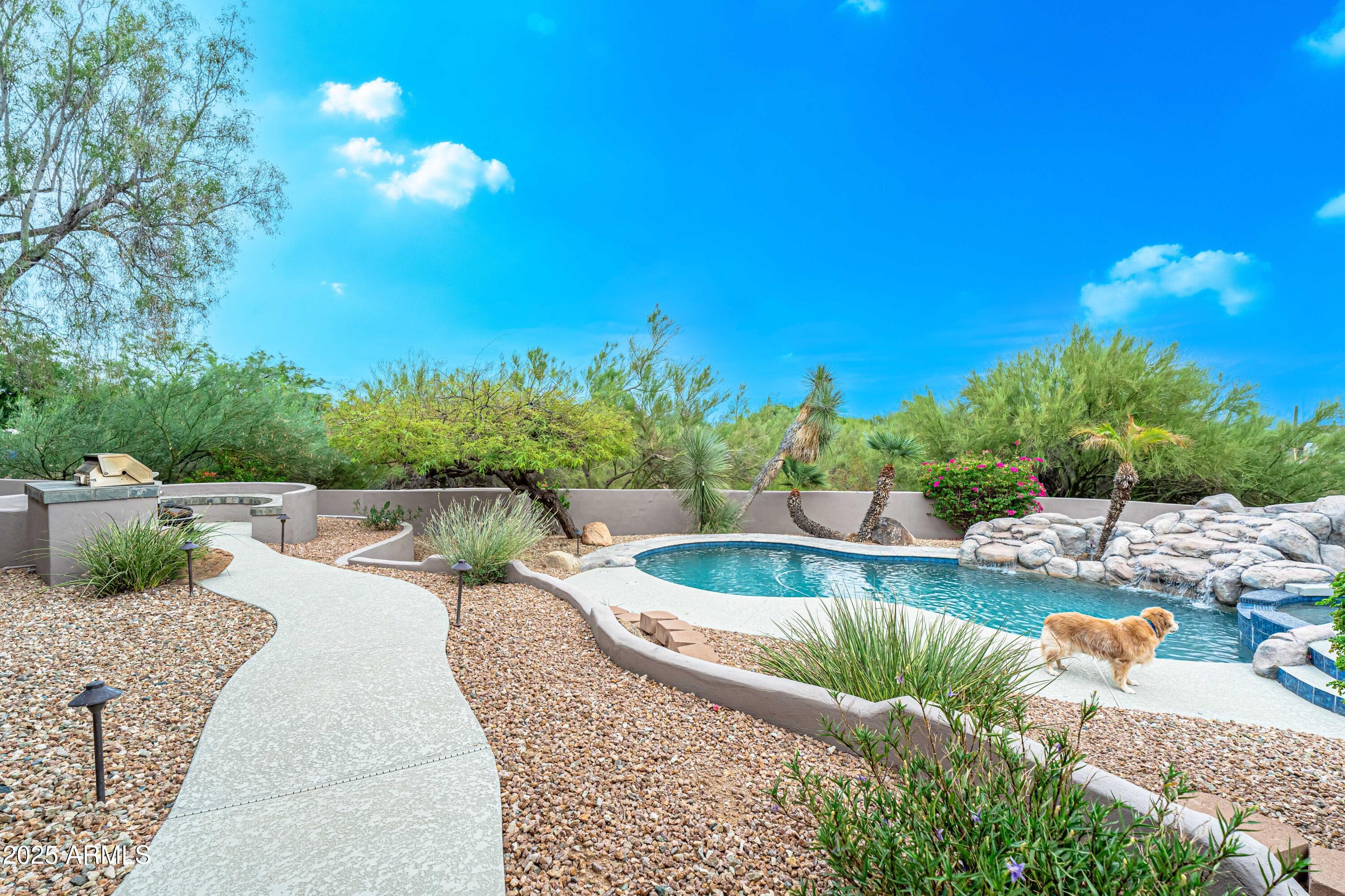 Scottsdale, Arizona 85255, United States, 4 Bedrooms Bedrooms, ,4 BathroomsBathrooms,Residential,Pending,204608